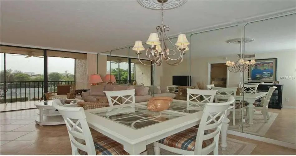 1975, West Hollywood, California 90069, 2 Bedrooms Bedrooms, 3 Rooms Rooms,1 BathroomBathrooms,Rental,For Rent,A3957313