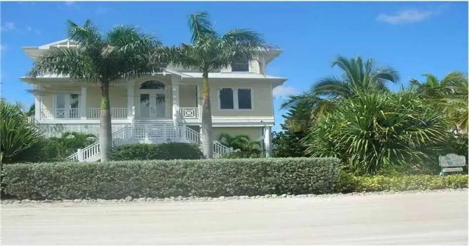 Realtyna, 426 S Van Ness Ave, Los Angeles, Los Angeles, California 90020, 4 Bedrooms Bedrooms, ,5 BathroomsBathrooms,Residential,For sale,S Van Ness Ave,D5794327